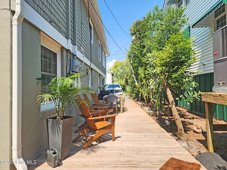 21 W Henderson St — Photo 44