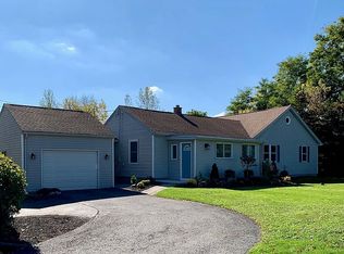 6054 Robinson Rd, Lockport, NY 14094