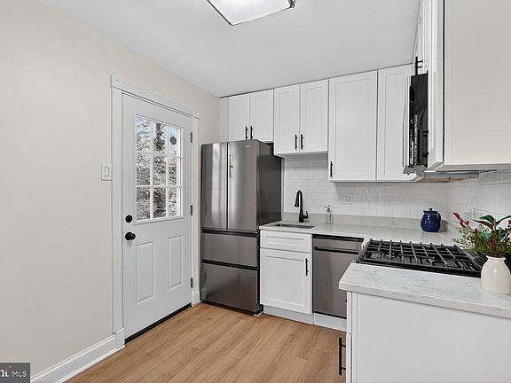 5th image of 8 Melbourne Ave