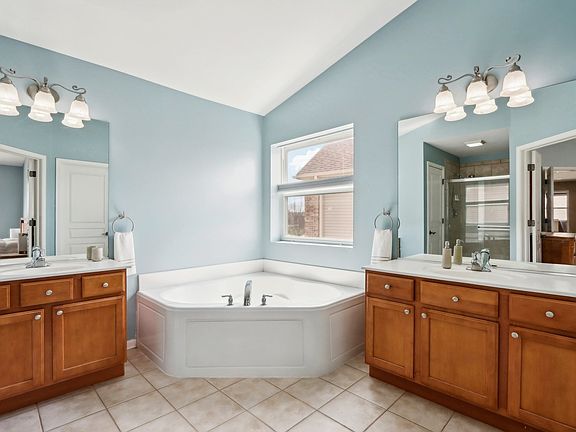 5th image of 1214 Blue Heron Cir