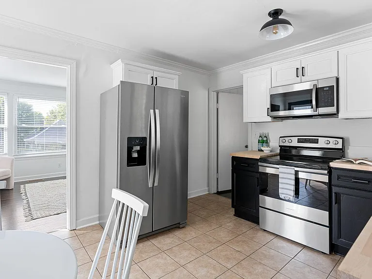 1023 Seymour Ave — Photo 10