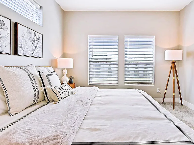 2035 E Oakcrest Dr — Photo 2
