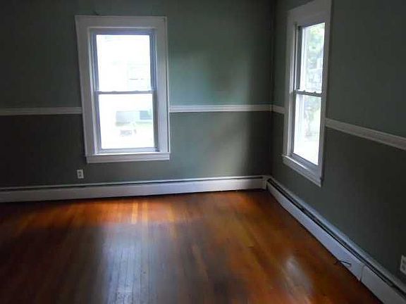 3rd image of 9 Dubois St