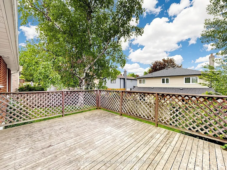 94 Howlett Ave — Photo 45