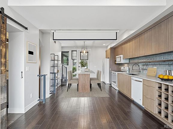 3rd image of 3181 Lawrence Street