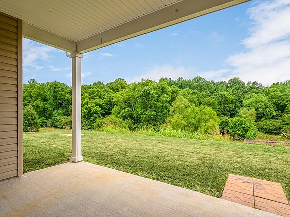 3rd image of 631 Fredericksburg Dr