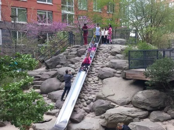 211 North End Avenue image 16 of 19