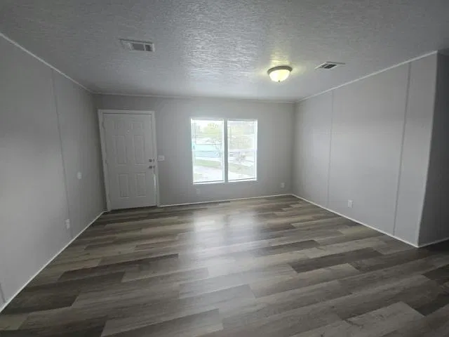 3 bed, 1232 sqft, $2,100 — Photo 3