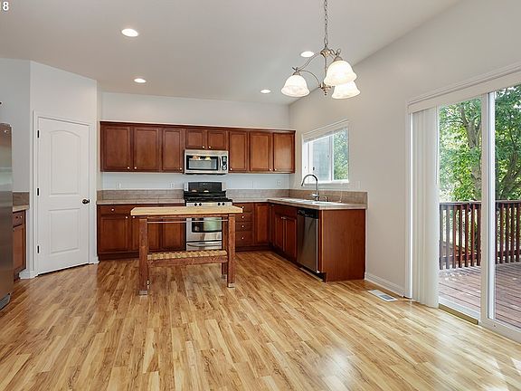 4th image of 3708 SE 189th Ave