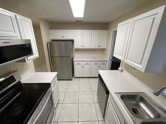 5th image of 915 10th St