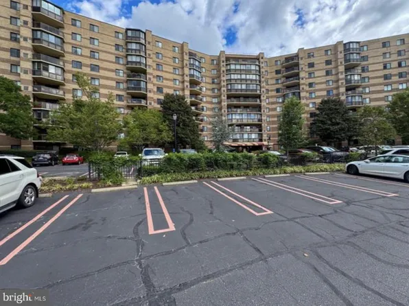 8340 Greensboro Dr APT 708, Mc Lean, VA 22102