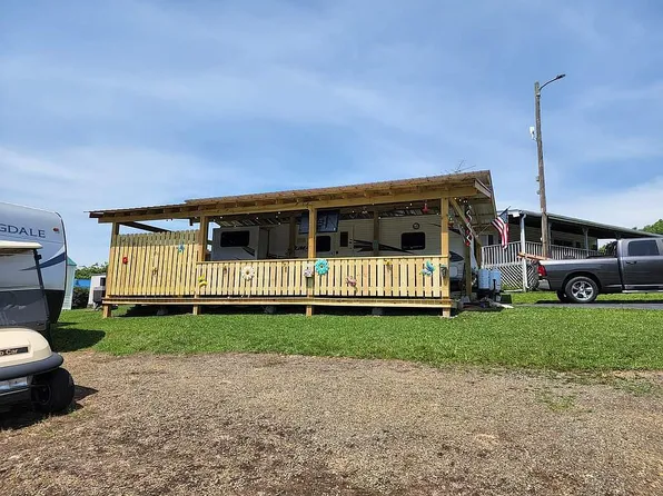 8736 Double Cabin Rd, Hillsville, VA 24343