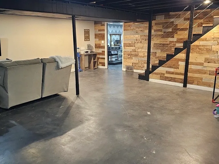 1817 Ivy Ln — Photo 21