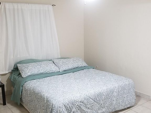 3rd image of 928 Forestal Ln