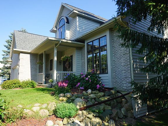 3rd image of 457 Brittany Dr