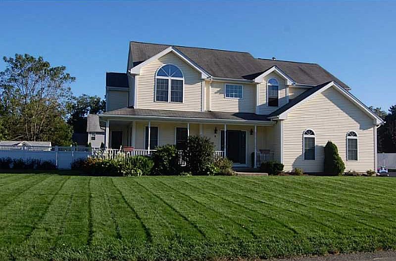 2nd image of 4 Fairway Dr