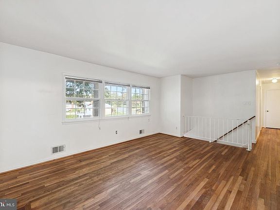5th image of 9519 Old Creek Dr