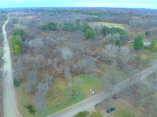 2049 Curdy Rd, Howell, MI 48855