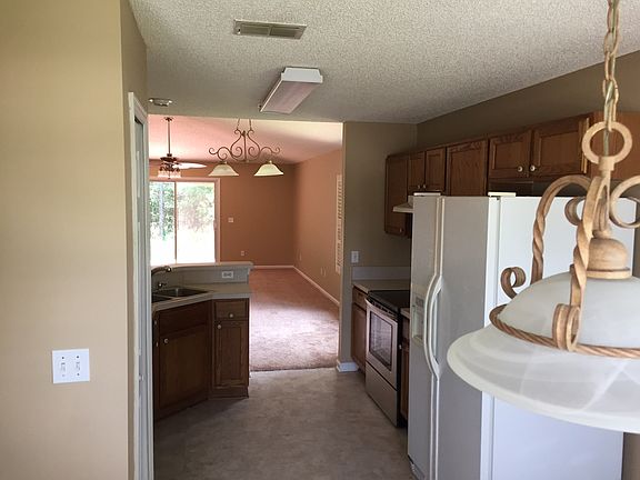 3rd image of 924 Lake Sanford Ct