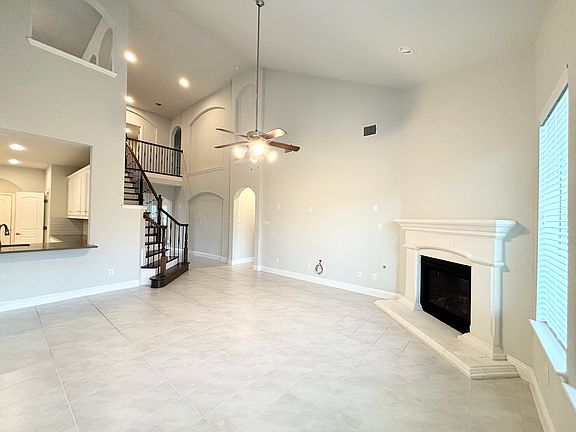 3rd image of 1105 Putman Dr