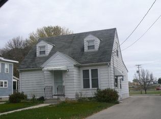 811 S Center St, Beaver Dam, WI 53916