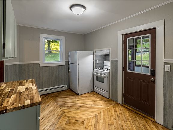 3rd image of 36 Milligan St