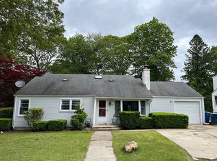 2 Hayes St, Waterford, CT 06385