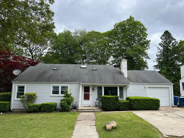2 Hayes St, Waterford, CT 06385