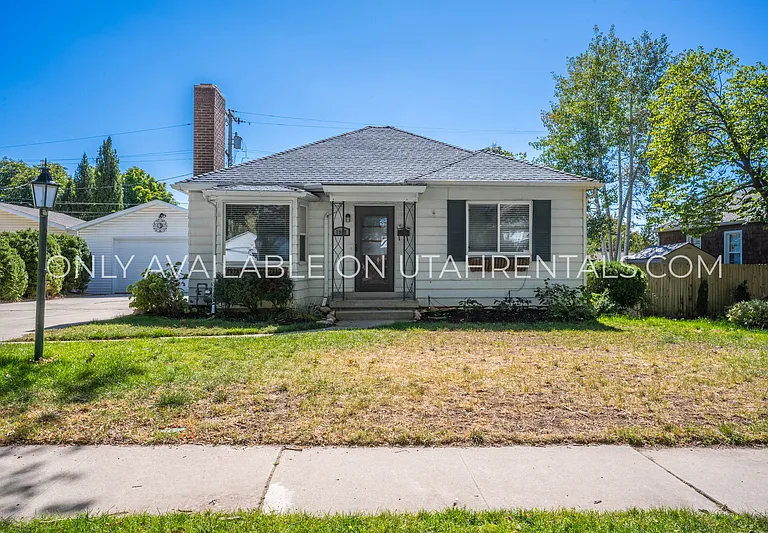1968 E Blaine Ave — Photo 1