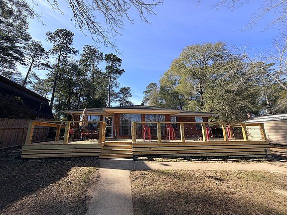 5th image of 743 Sherwood Forest Dr