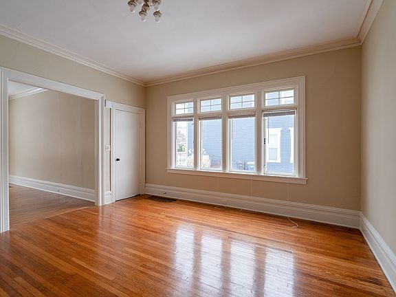5th image of 468 Crescent St NE #1