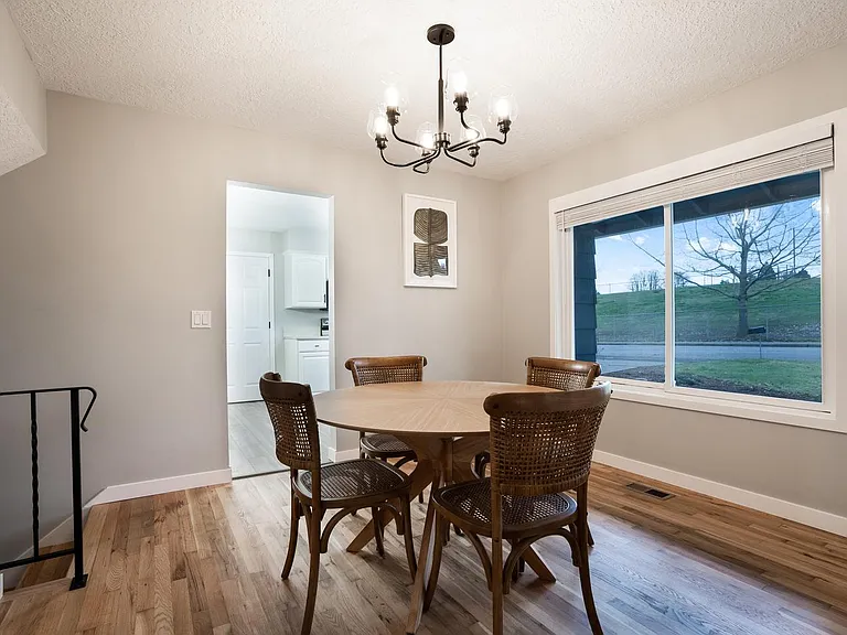 13665 Sw Pkwy — Photo 6