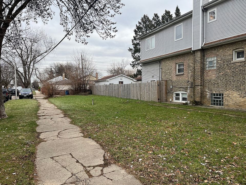 2nd image of 2059 N Natchez Ave