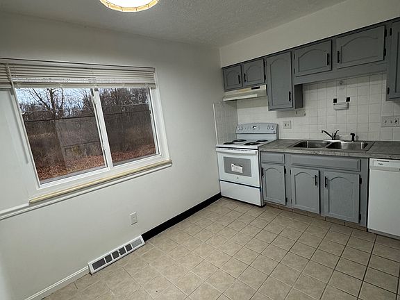 2nd image of 279-281-283 Canova Dr #281