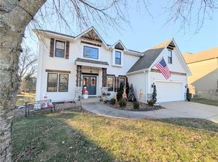 1304 SW Surrey Trce, Lees Summit, MO 64081