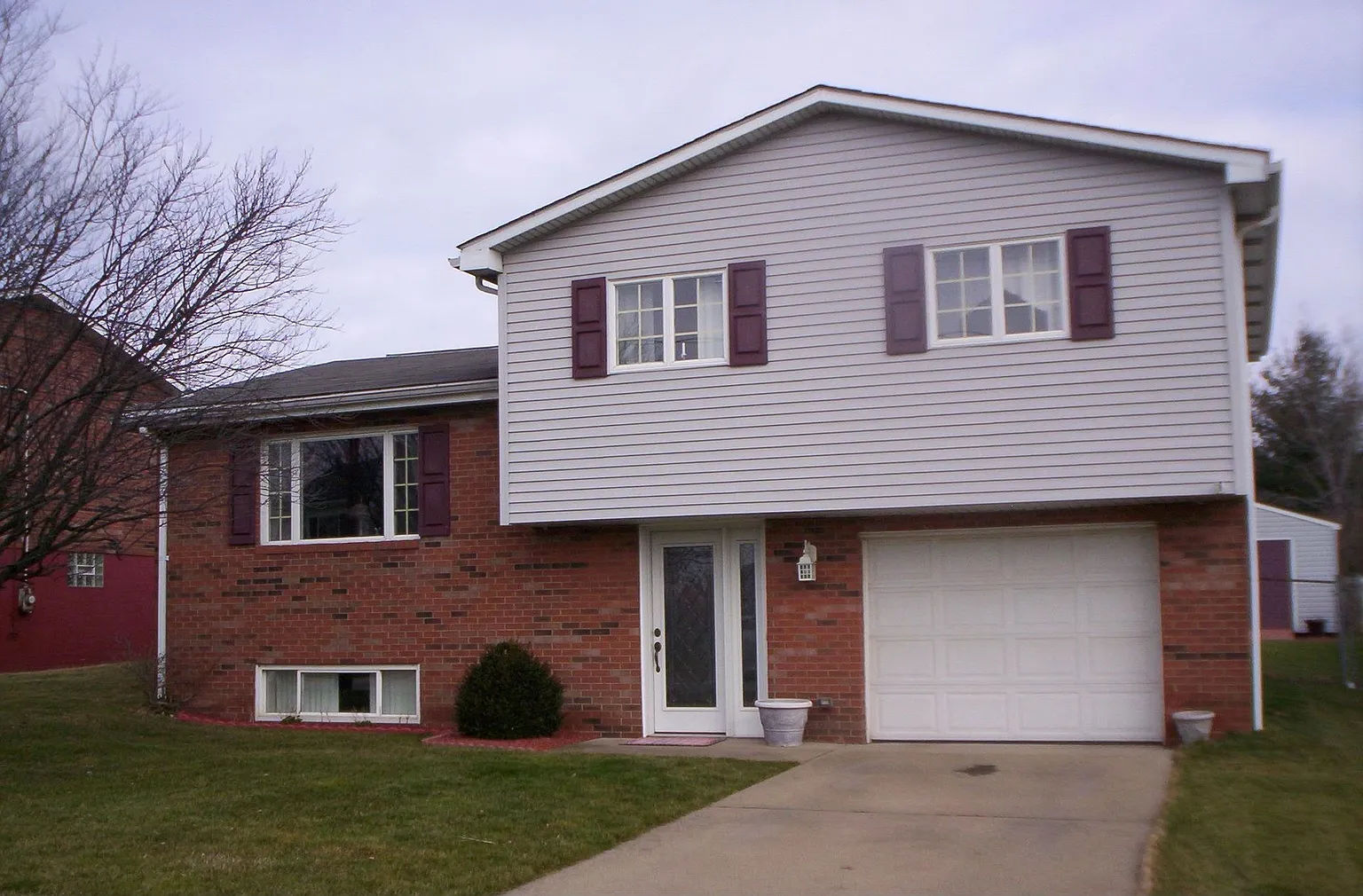 121 Arena Dr photo 1