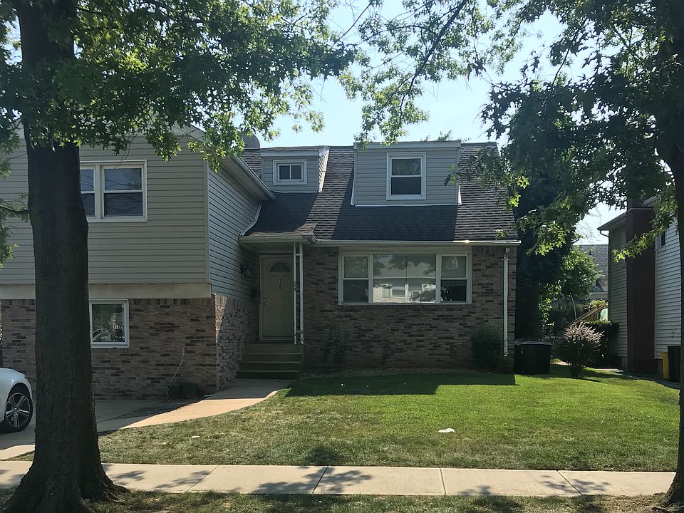1st image of 559 Arlington Pl