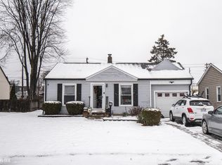 21351 Hillcrest St, Clinton Township, MI 48036