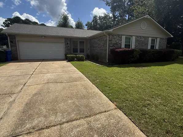 108 Rochelle Ct, Dothan, AL 36305