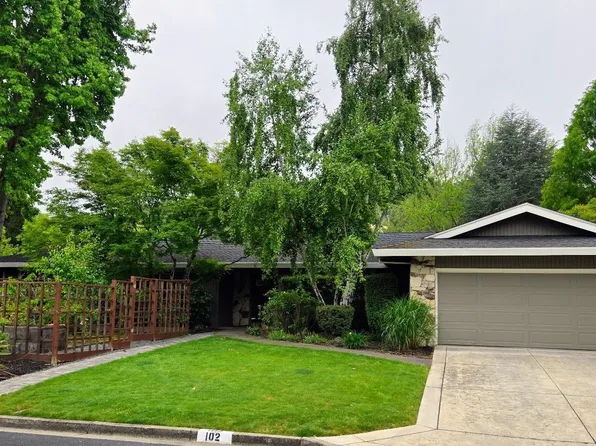 102 Brookfield Dr, Moraga, CA 94556