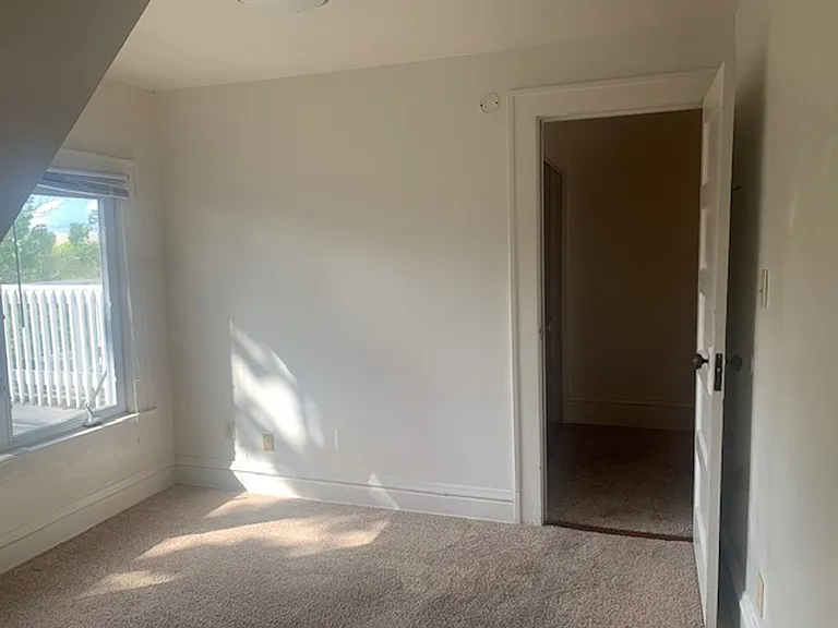 1635 Sherburne Ave — Photo 8