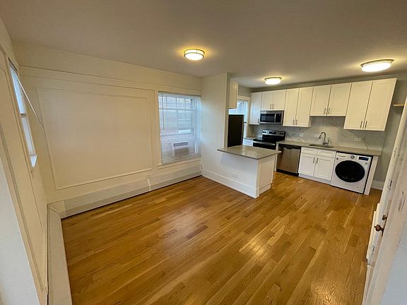 2nd image of 4528 N Malden St #133