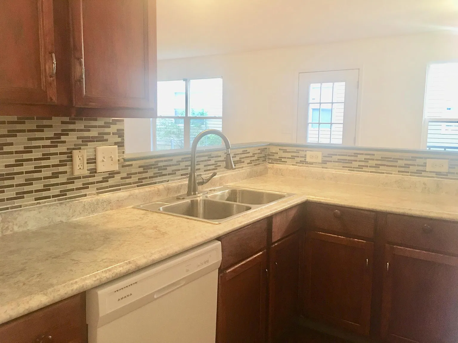 4 bed, 1680 sqft, $1,980 — Photo 2