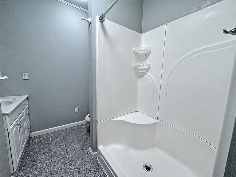 609 Warner Ave — Photo 13