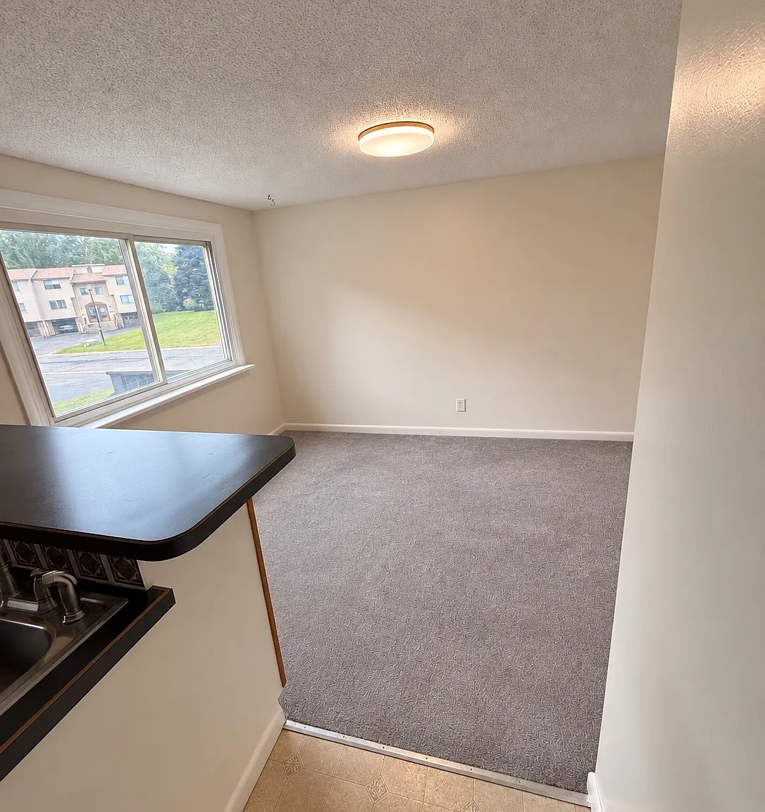 2 bed, 1072 sqft, $2,400 — Photo 3