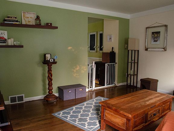 4th image of 302 Potter Ave