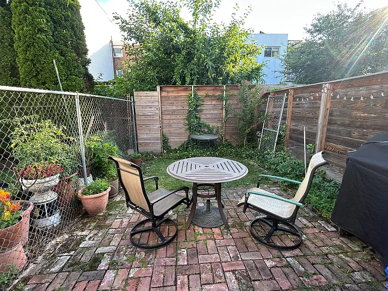 2052 E Boston St — Photo 11
