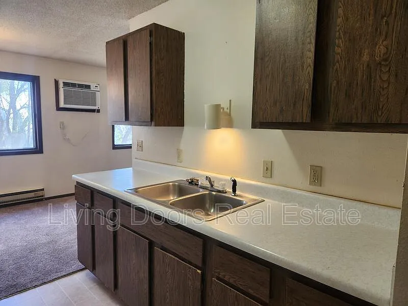 2 bed, 1.0 bath, $800 — Photo 2
