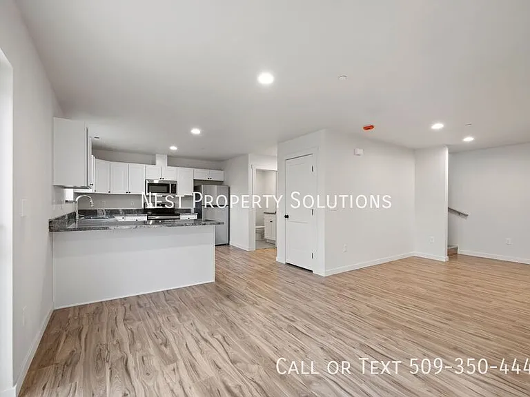 215 S 1st St #2 — Photo 41
