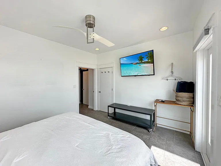2496 Gilmore — Photo 14